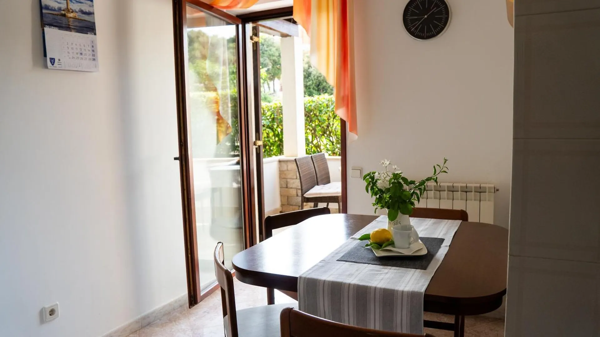 Apartments Nena Pola 0*,
