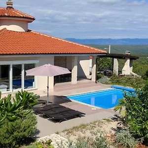 https://villa-veglia.primorje-gorskikotar.com