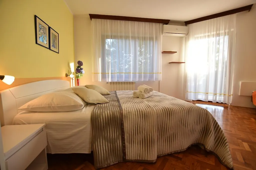 Apartments Nena Pula