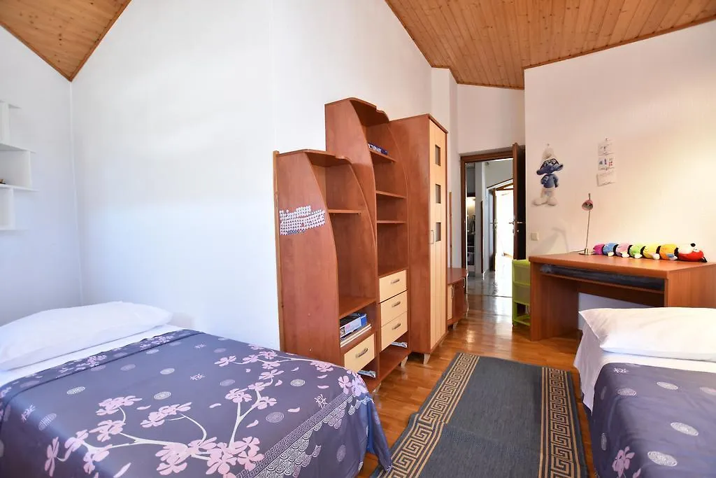 Apartments Nena Pula 0*,